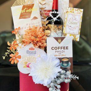 Quà Tết màu trắng có rượu vang và cà phê