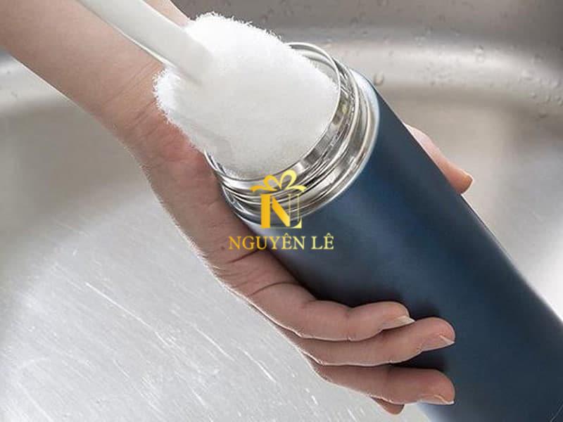 vệ sinh phần thân bình giữ nhiệt vệ sinh phần thân bình giữ nhiệt