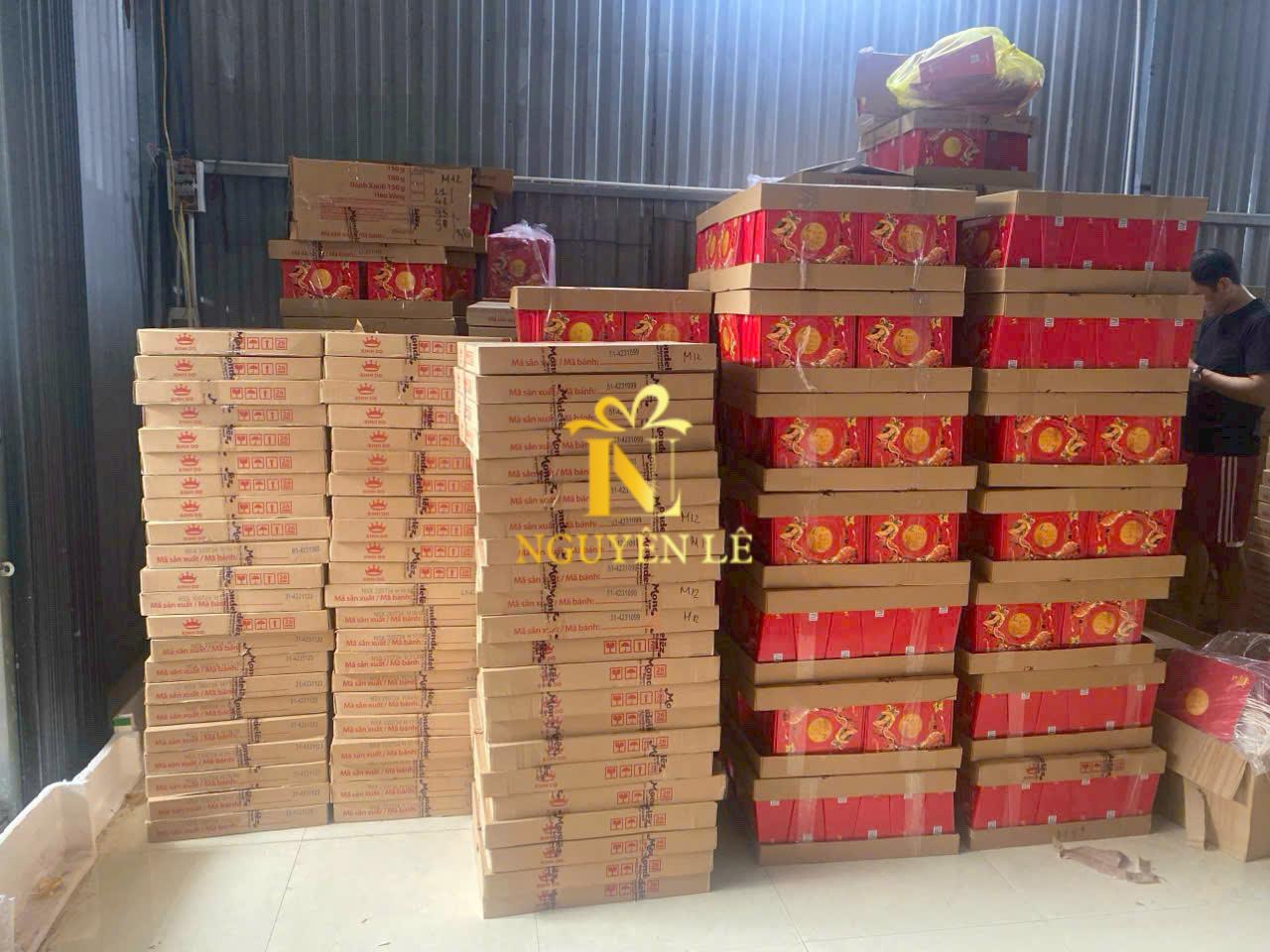 nguyên lê - giao nhận bánh trung thu