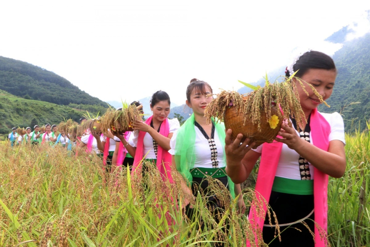 Lễ Kin Lẩu Khẩu Mẩu