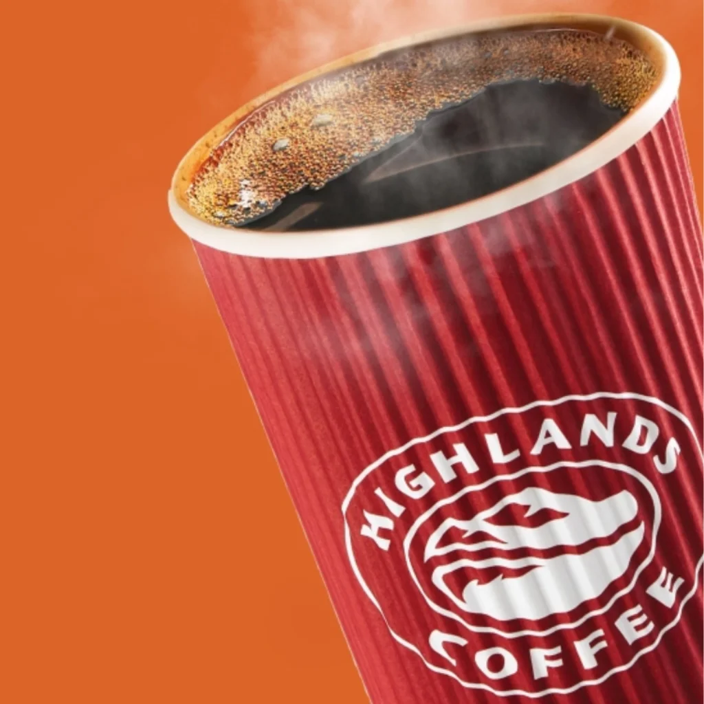 Cốc giấy nhận diện thương hiệu của Highlands Coffee